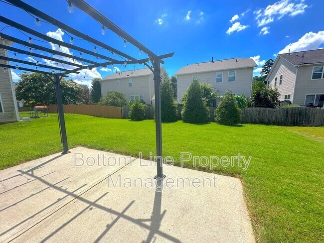 Building Photo - 6223 Woodland Commons Dr