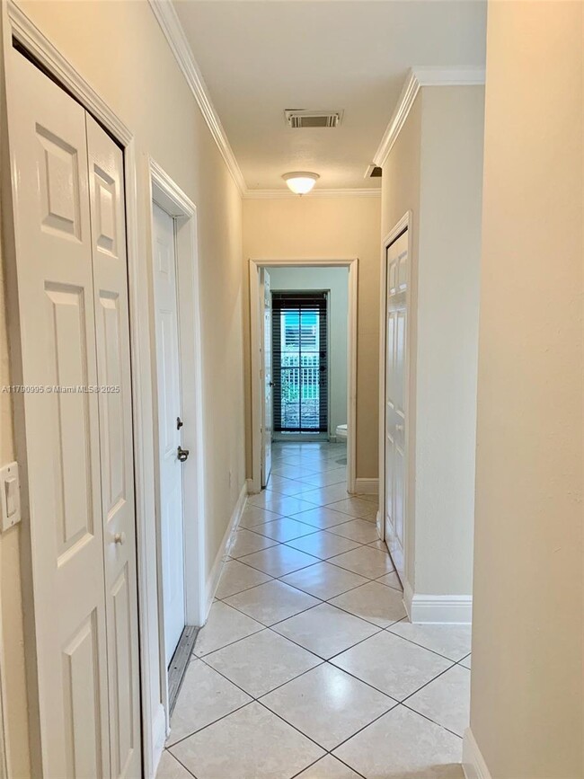 Building Photo - 8219 SW 165th Ct