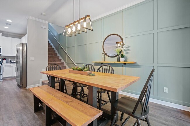 Building Photo - Furnished rental/Short Term Available