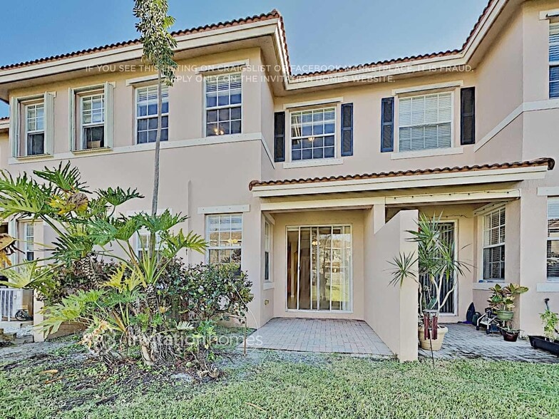 Building Photo - 247 Las Brisas Cir