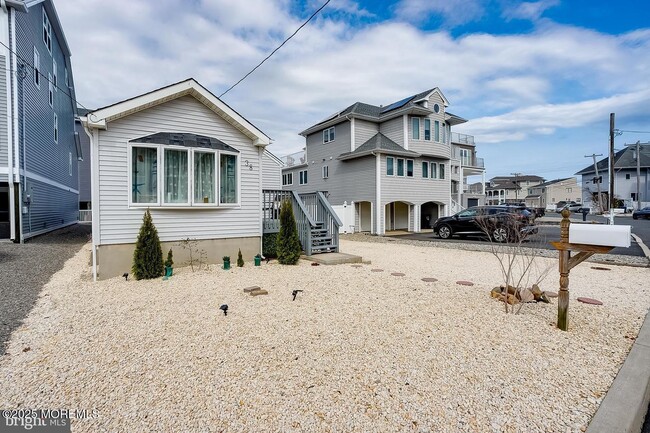 Primary Photo - 38 Bay Breeze Dr