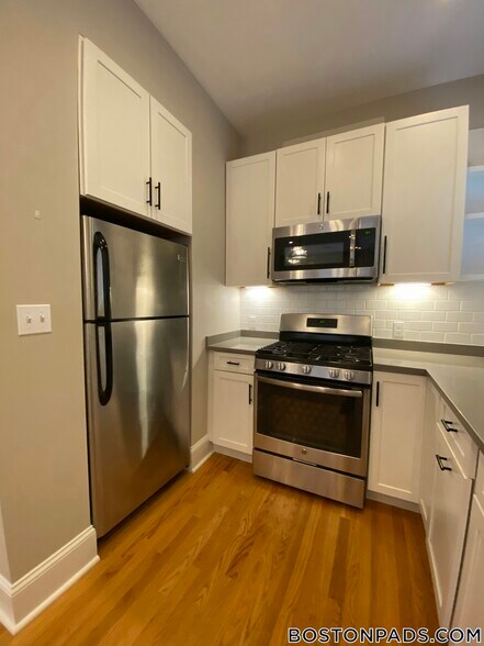 Building Photo - 178 Brooks St