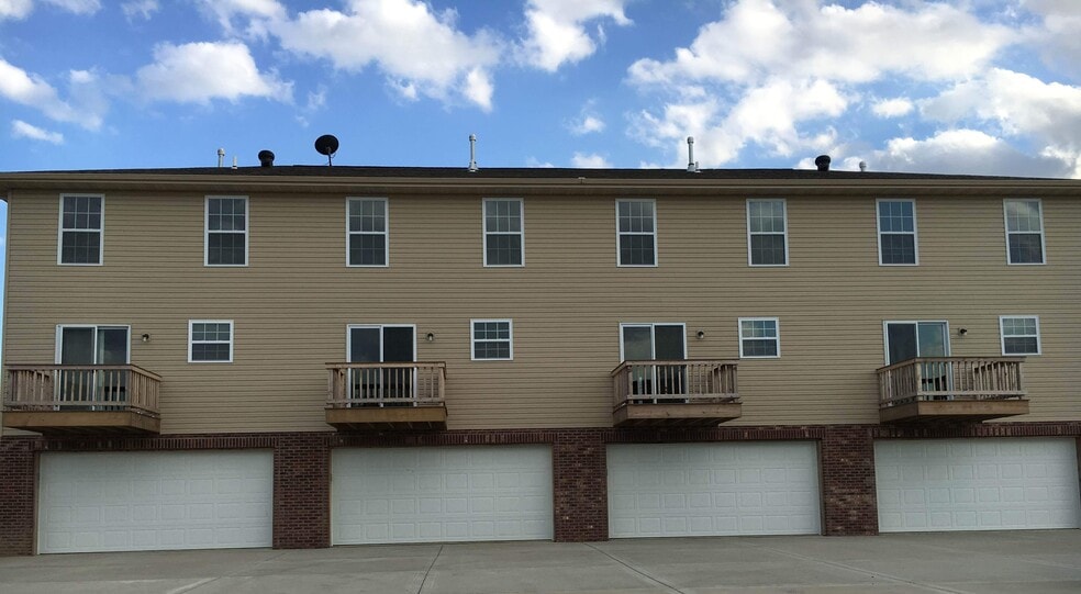 Building Photo - 7545 Auburn Trce