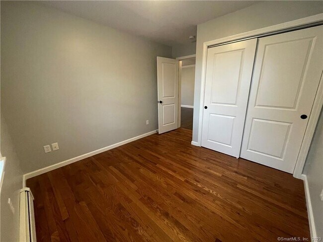 Building Photo - 324 Main St