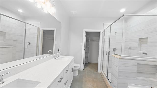 Building Photo - 5713 Woodlands Dr