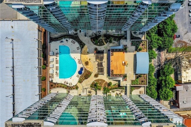 Building Photo - 943 Peachtree St NE