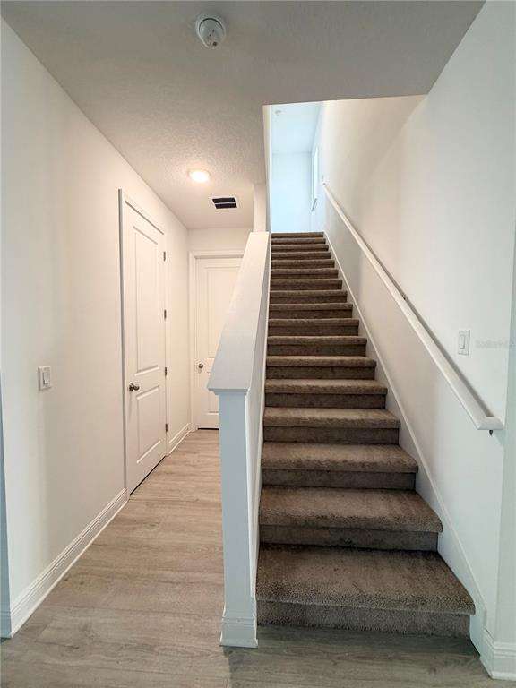 Building Photo - 15050 Lake Bessie Loop