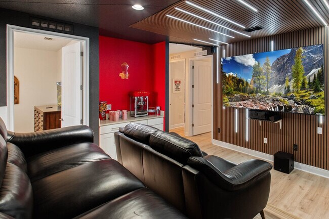 Building Photo - 421 Burma St