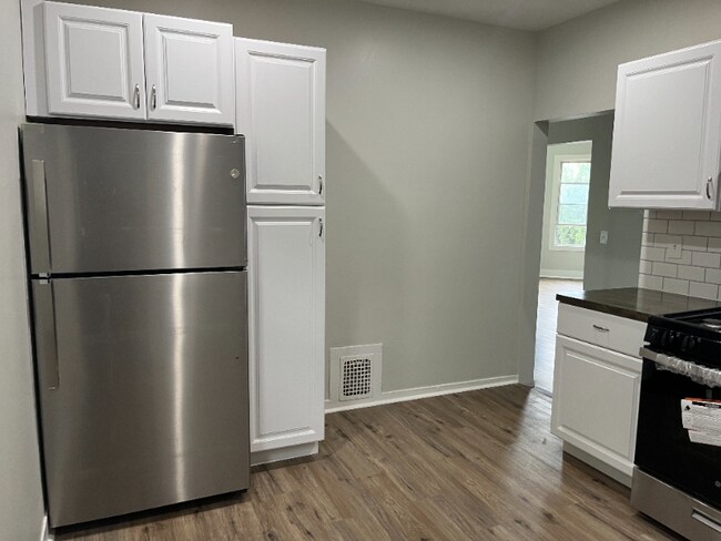 Building Photo - 9-11 Oakland Terrace