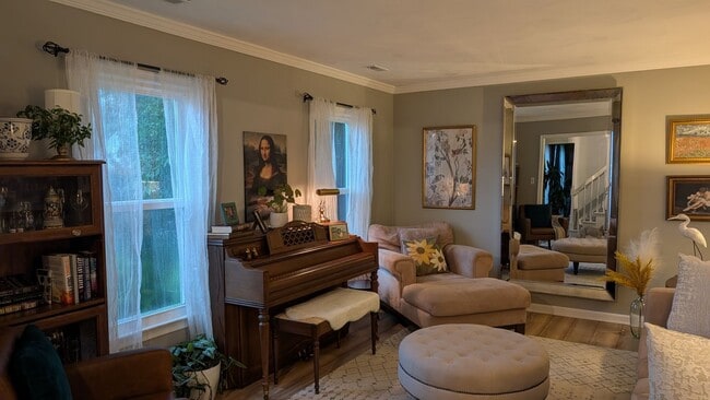 Building Photo - Kempsville, Brigadoon Pines 5 BR 2.5 BA 2700 sq ft, 2 car garage