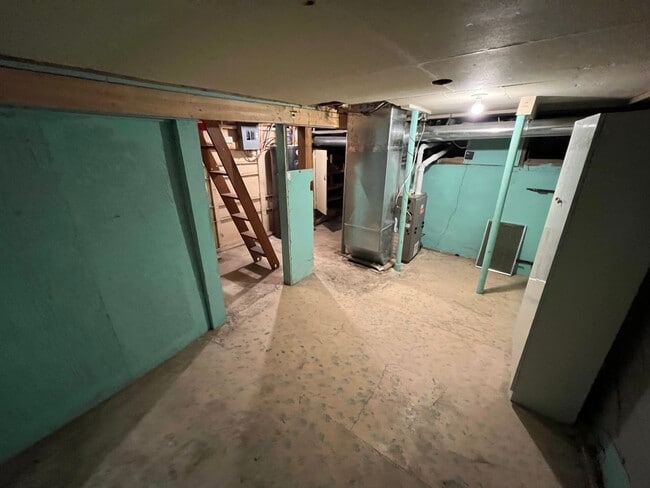 Building Photo - 1-2 Bedroom 1 Bath House with Garage, Newl...
