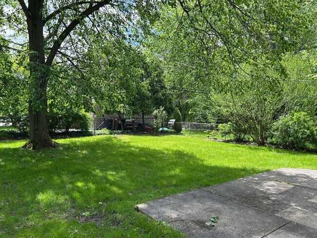 Building Photo - Spacious Colonial For Rent in Lyndhurst