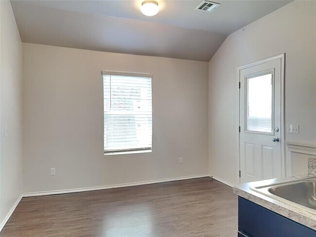 Building Photo - 2045 W Hunters Springs Way