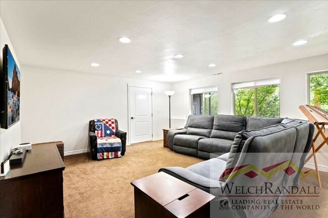 Building Photo - Stunning Emigration Canyon Home - Spacious...
