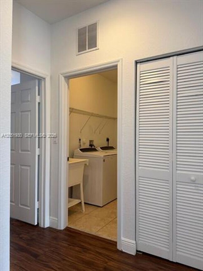 Building Photo - 14958 SW 41st Ln