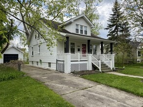 Building Photo - 1330 E Chesterfield St