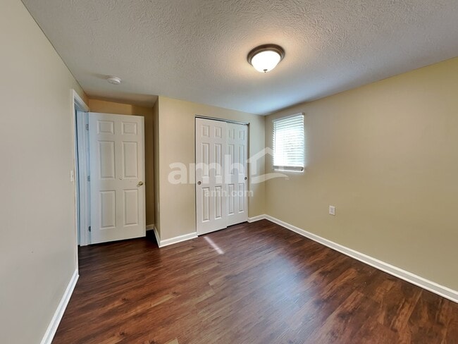 Building Photo - 5505 Dietrich Ave