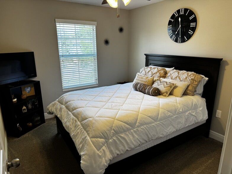 Room 1 - 4131 N Habana Ave