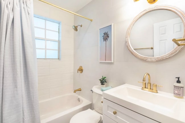 Building Photo - 2039 Monroe Ave