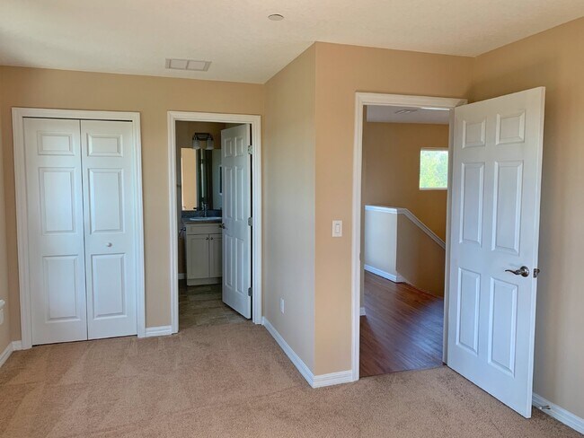 Building Photo - Coming Soon!! 4BR/4BA, downtown apartment. Walk to Flagler College..