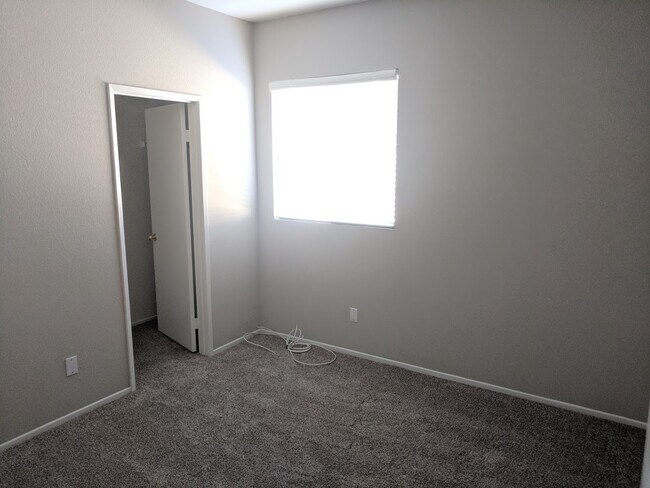 Building Photo - Single Story 3 Bedroom/2 Bath in Murrieta with Large Yard!