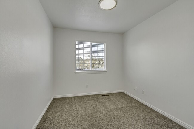 Building Photo - 816 N 175 E