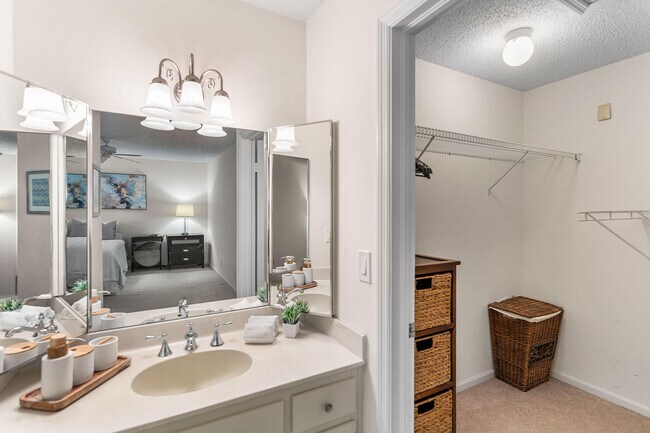 Building Photo - 229 Old Meadow Way