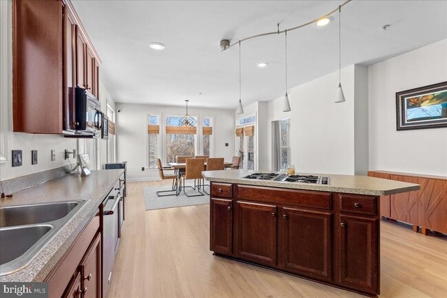 Building Photo - 2206 Green Ginger Cir