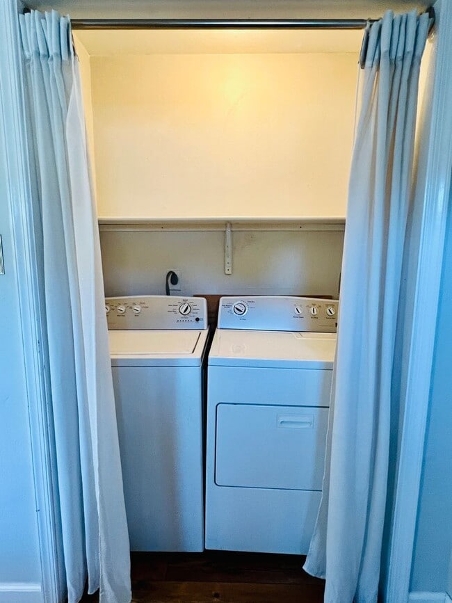 Building Photo - Charming Rancher in the Heart of Colonial Place