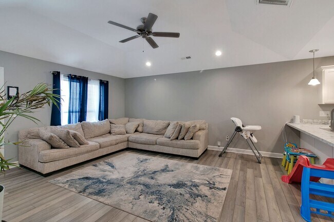 Building Photo - 110 War Admiral Ct