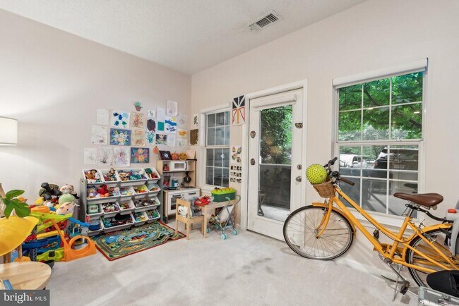 Building Photo - 1708 Lake Shore Crest Dr