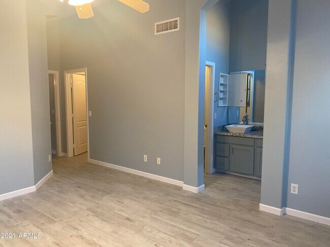 Building Photo - 3714 E Potter Dr