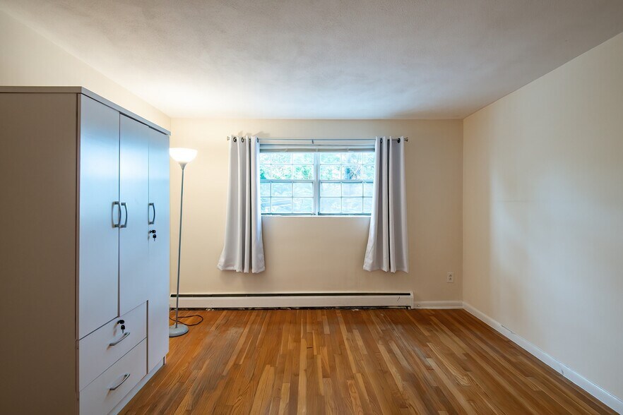 Building Photo - 7 Cass St