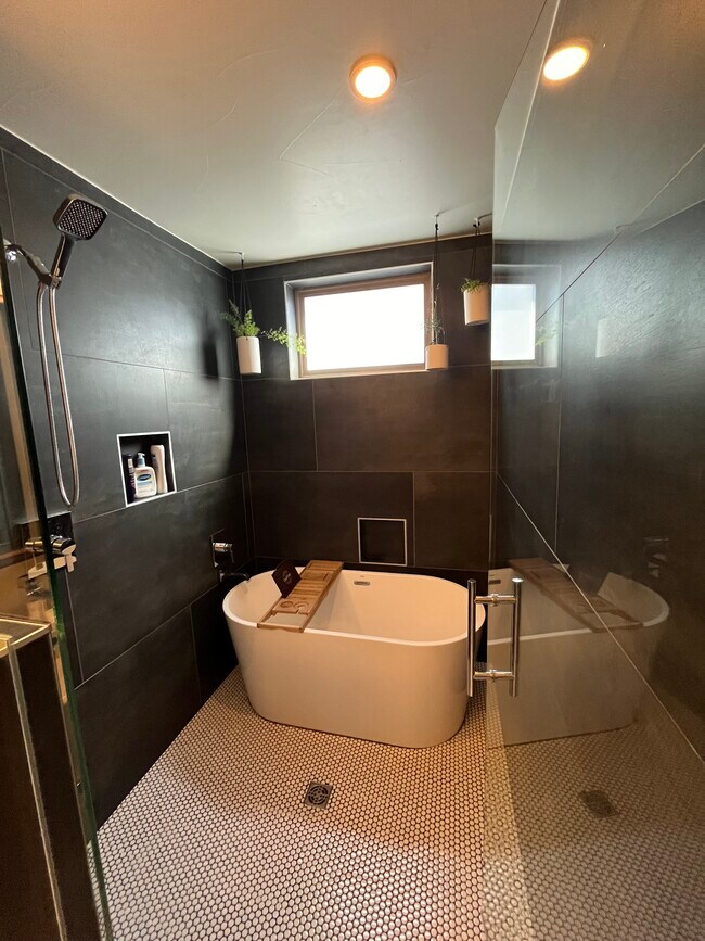 Building Photo - 2830 W 26th Ave