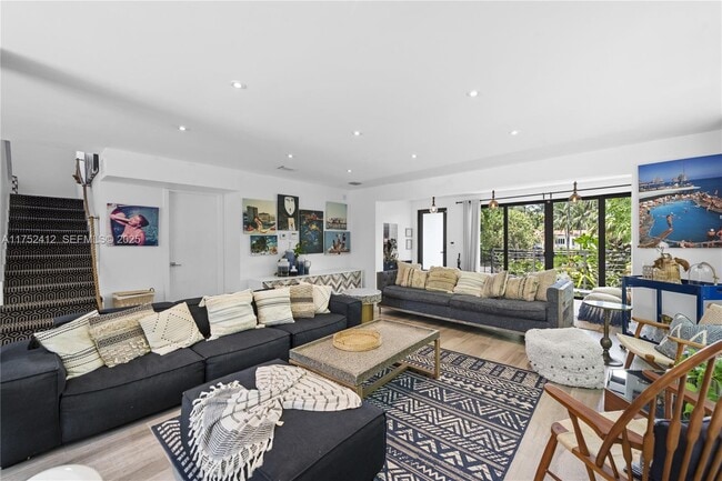 Building Photo - 1210 NE 89th St