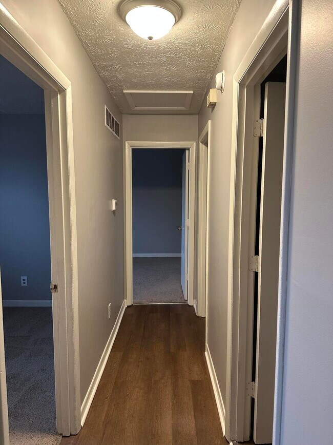 Building Photo - 1186 Merewood Dr