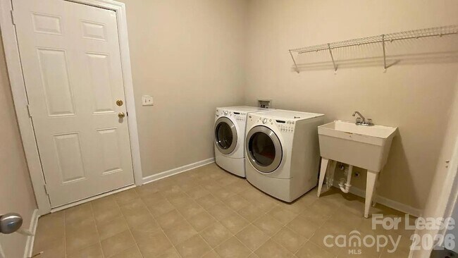 Building Photo - 5803 Cactus Valley Rd