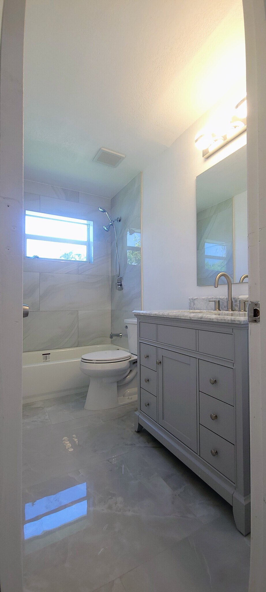 Building Photo - 1400 SE 8th Ave