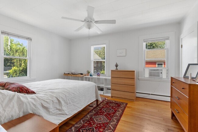 Building Photo - 17 Holworthy Pl