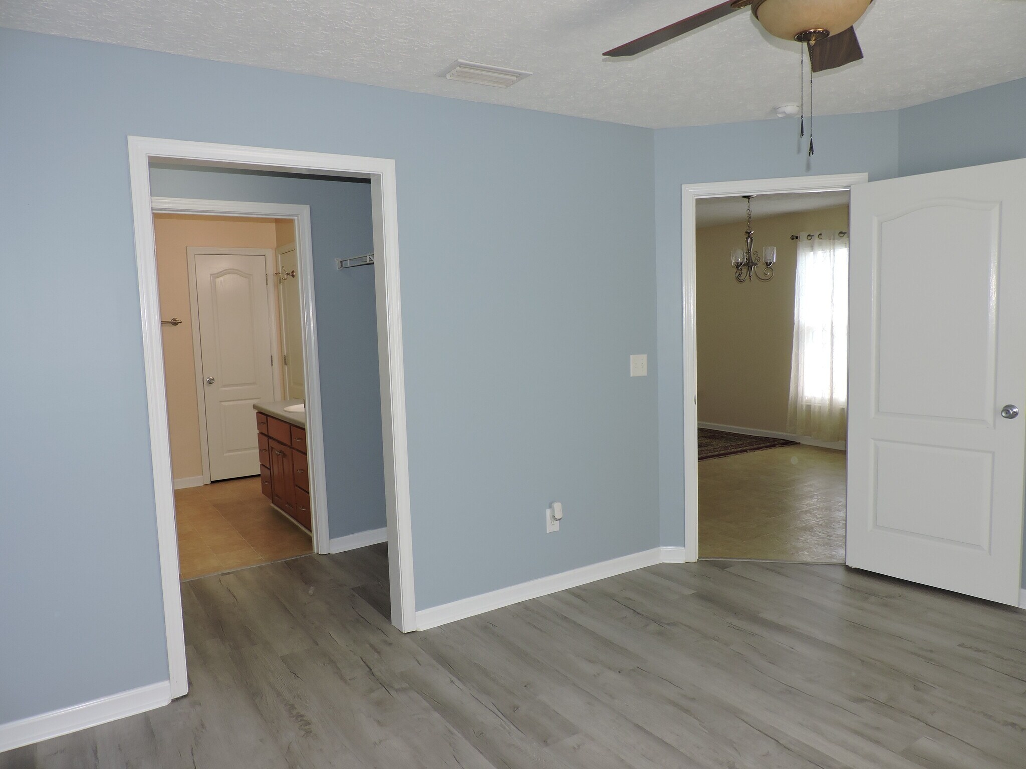 Building Photo - 121 Half Acre Ln