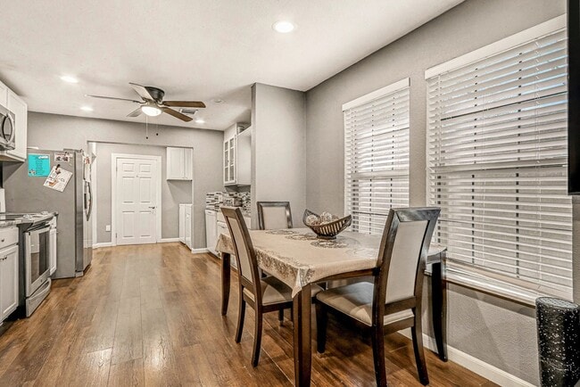 Building Photo - 234 E 1st St