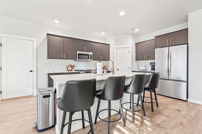 Building Photo - 10053 W Lyrical Dr