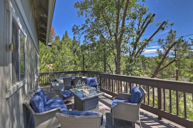 Building Photo - Stylish Chalet with Lake Rights