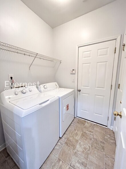 Building Photo - 200 Suttles Dr SW