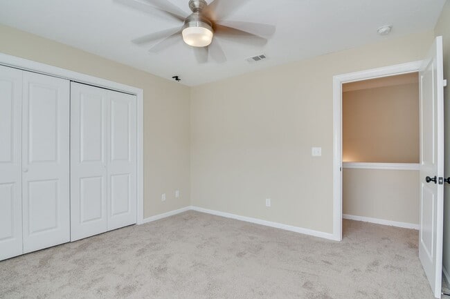 Building Photo - Canterbury Farms - 4 Bed 2.5 Bath