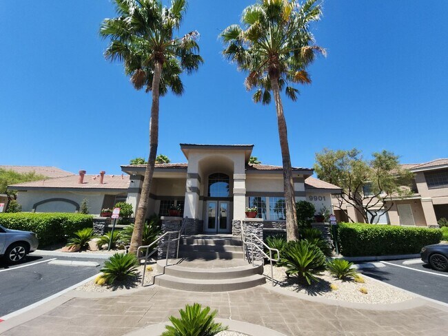 Building Photo - Immaculate Two Story Townhouse style Condo in Summerlin.