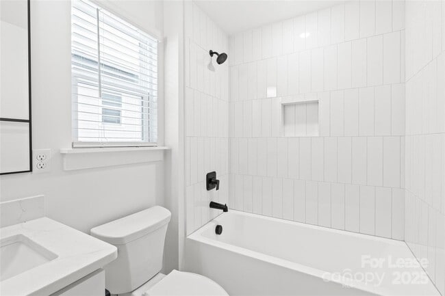 Building Photo - 2015 Wilson Ave