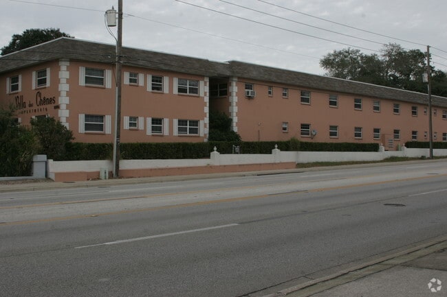 Building Photo - Breezy Palms