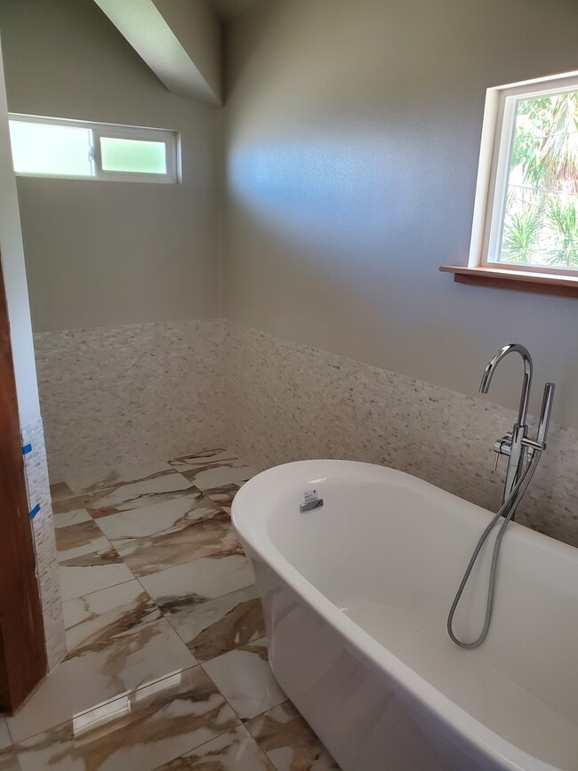 Building Photo - 534 Hoala Dr