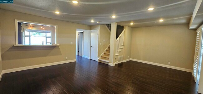 Building Photo - 1597 Ashwood Dr